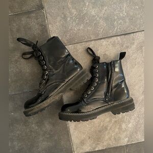 Combat boots